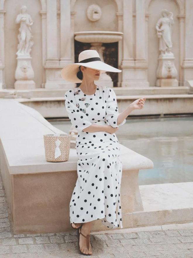 今夏流行的波点裙越看越爱